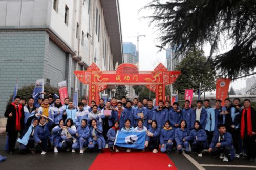 边高举行2021届高三学生成人礼暨高考誓师大会