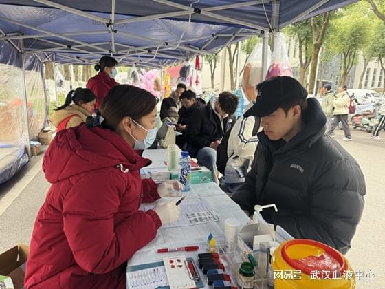 湖经师生齐献血,用热血青春献礼学雷锋纪念日通讯员